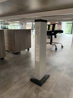 BL-ELECTRICITE-L'ISLE D'ABEAU- POSE DE 5 COLONNETTES DANS OPEN SPACE- VAULX MILIEIU