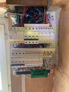 Deuxieme BL-ELECTRICITE- à- L'ISLE D'ABEAU- CHANGEMENT DE TABLEAU- MISE AUX NORMES